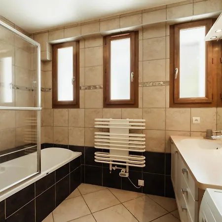 3 Pieces Avec Wifi Et Parking, Proche Pistes, Ensoleille - Fr-1-304-183 *